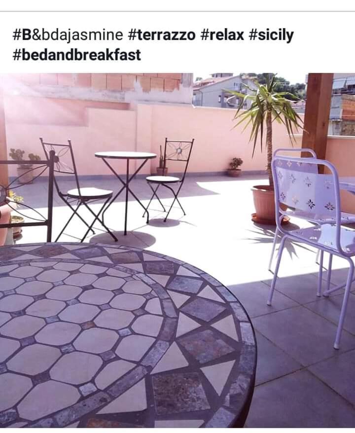 B & B Jasmine Santa Teresa Di Riva Luaran gambar